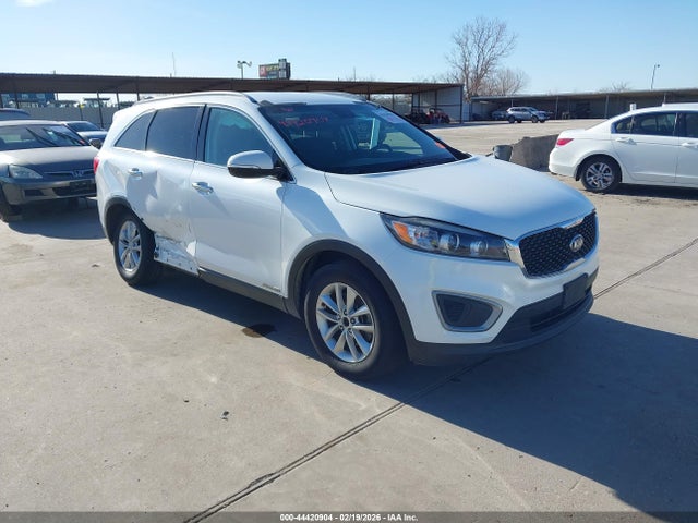 Salvage Kia Sorento Image