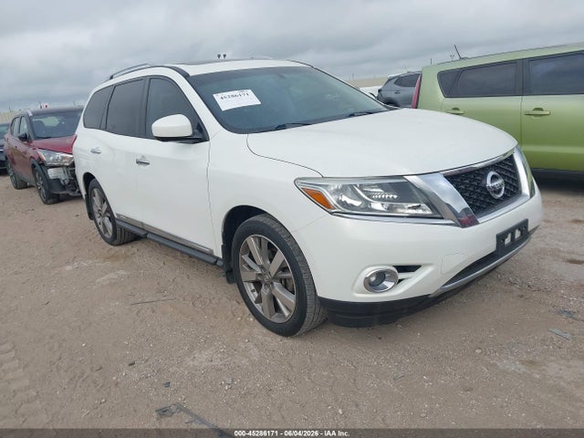 Salvage Nissan Pathfinder Image