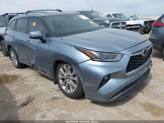 Salvage Toyota Highlander Image
