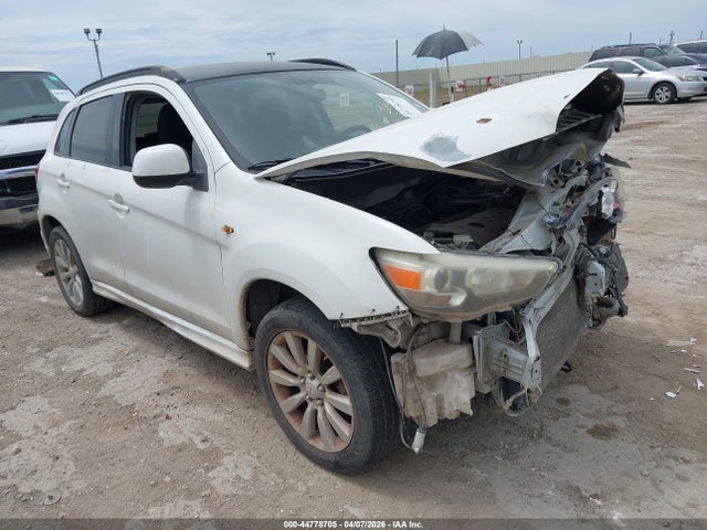 Salvage Mitsubishi Outlander Image