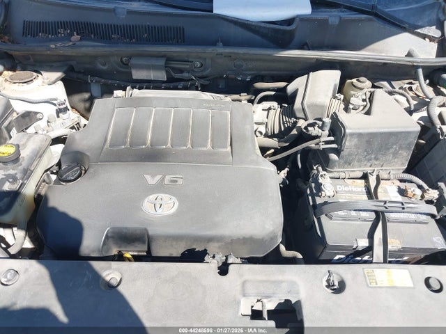 Toyota RAV4 Limited V6