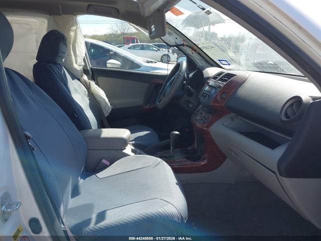 Toyota RAV4 Limited V6