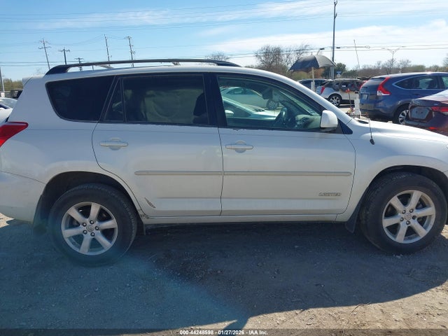Toyota RAV4 Limited V6