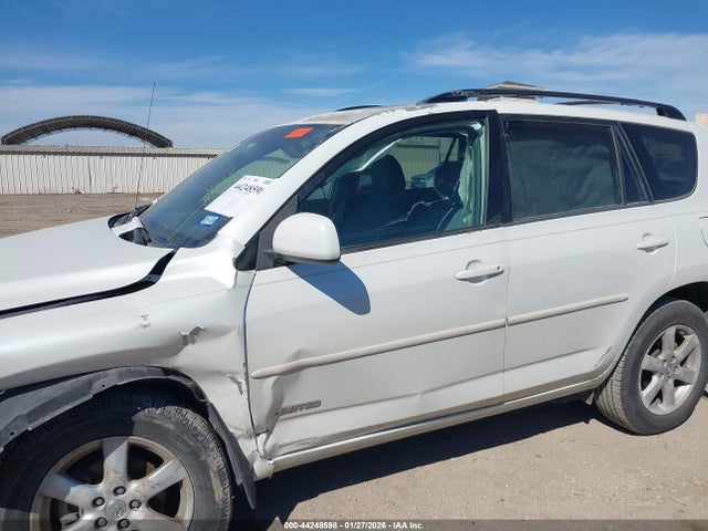 Toyota RAV4 Limited V6