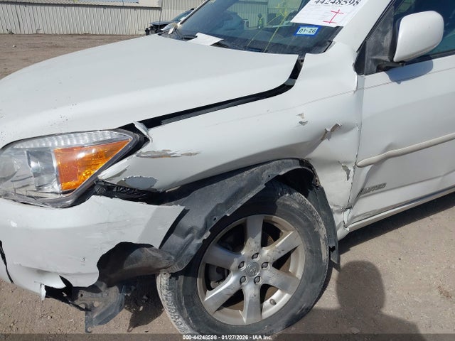 Toyota RAV4 Limited V6