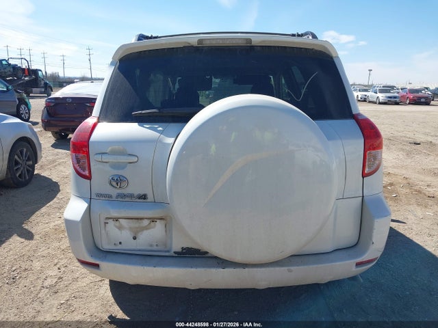 Toyota RAV4 Limited V6