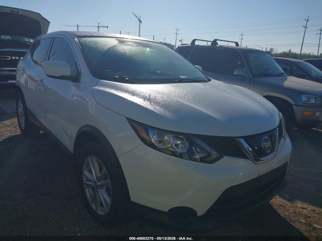 Salvage Nissan Rogue Image