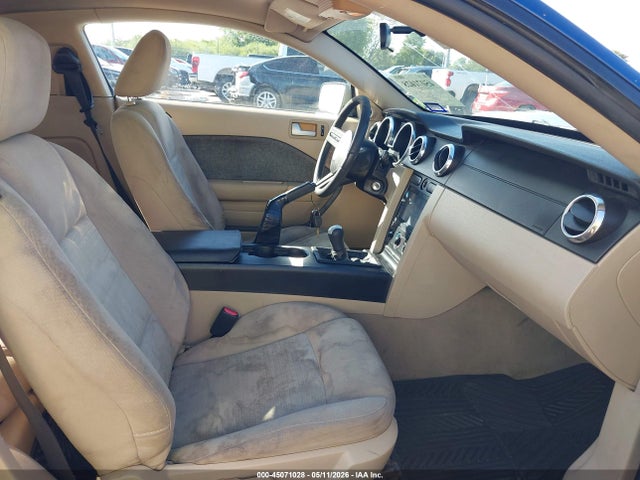 Ford Mustang V6 Deluxe