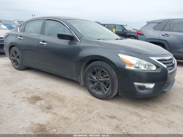 Salvage Nissan Altima Image