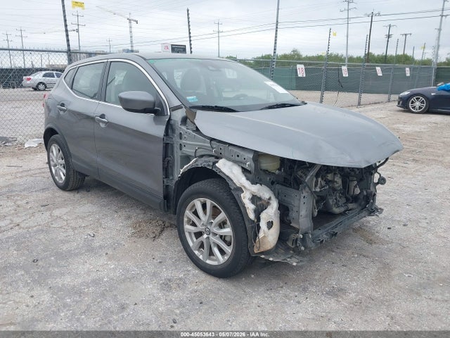 Salvage Nissan Rogue Image