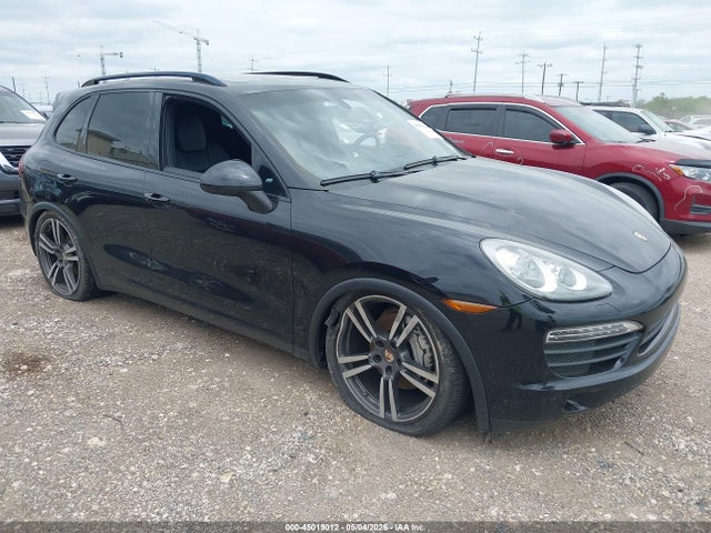 Salvage Porsche Cayenne Image