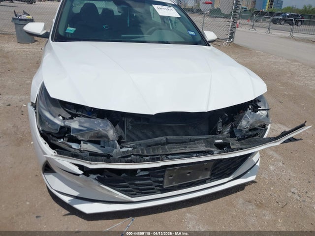 Hyundai ELANTRA Sel