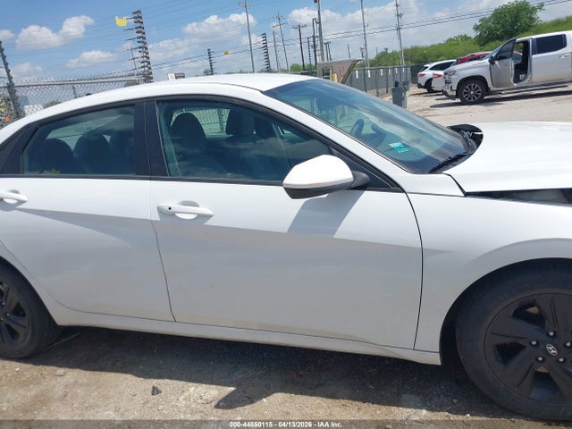 Hyundai ELANTRA Sel