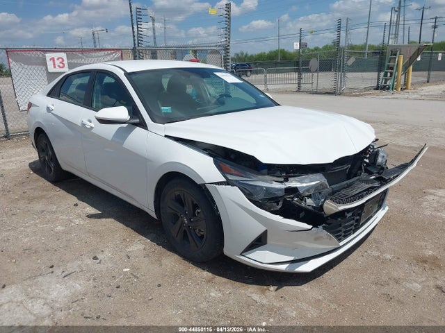 Salvage Hyundai ELANTRA Image