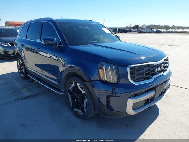 Salvage Kia Telluride Image