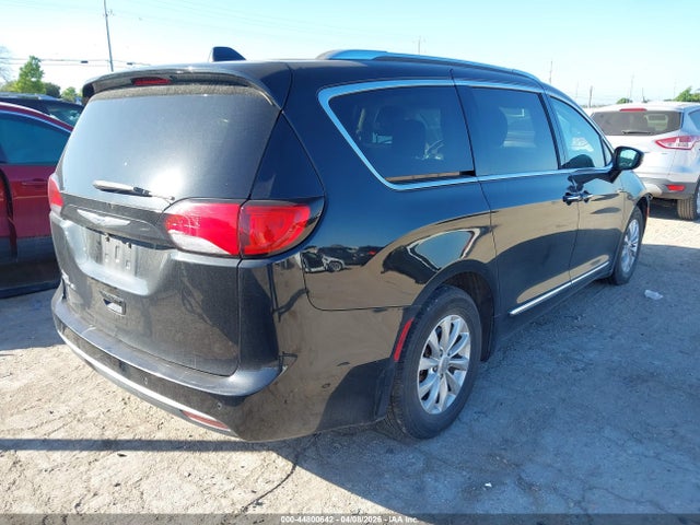 Chrysler Pacifica Touring L