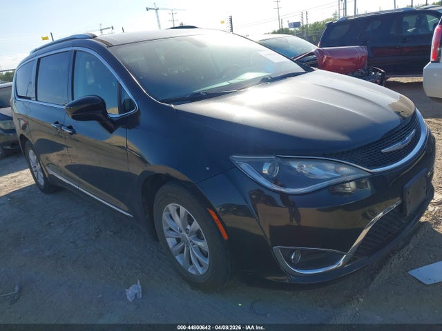 Salvage Chrysler Pacifica Image