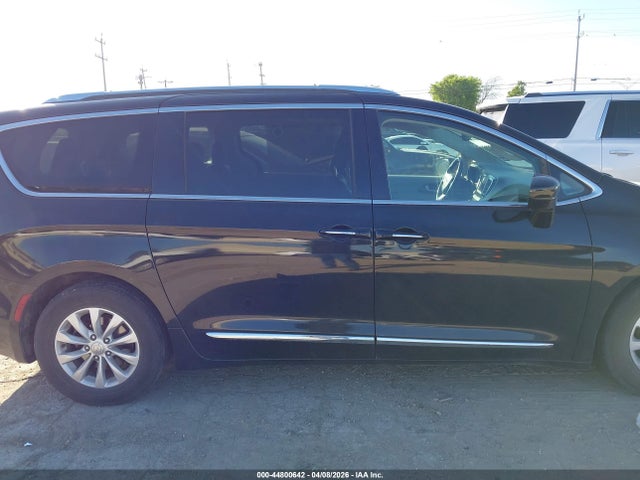 Chrysler Pacifica Touring L