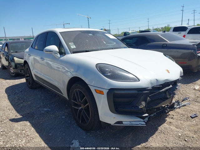 Salvage Porsche Macan Image