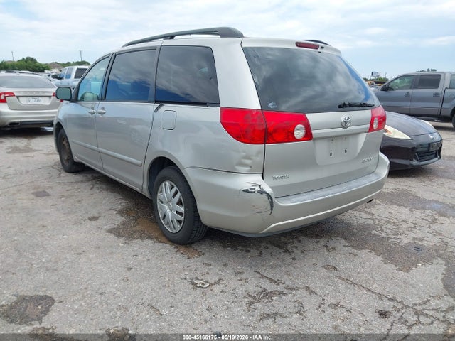 Toyota Sienna Le
