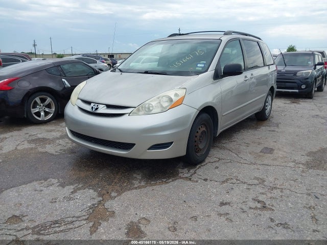 Toyota Sienna Le