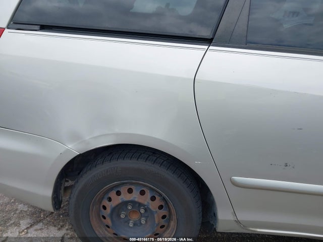 Toyota Sienna Le
