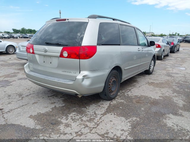 Toyota Sienna Le