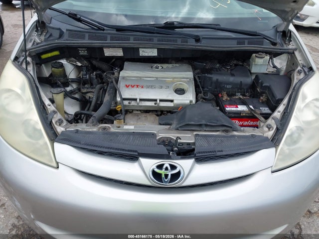 Toyota Sienna Le