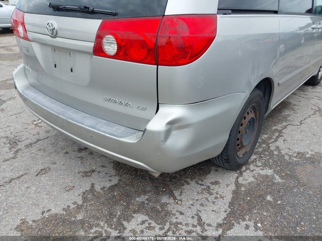 Toyota Sienna Le