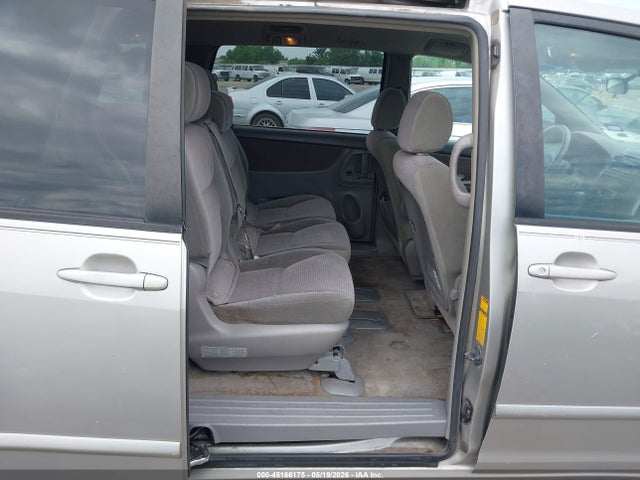 Toyota Sienna Le