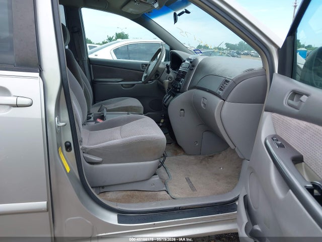 Toyota Sienna Le