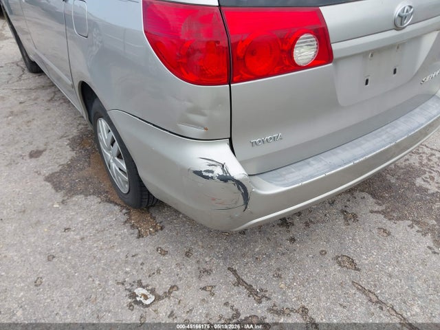 Toyota Sienna Le