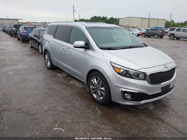 Salvage Kia Sedona Image