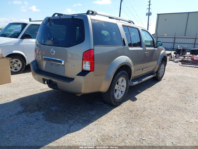 Nissan Pathfinder Le