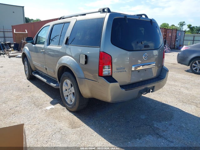 Nissan Pathfinder Le