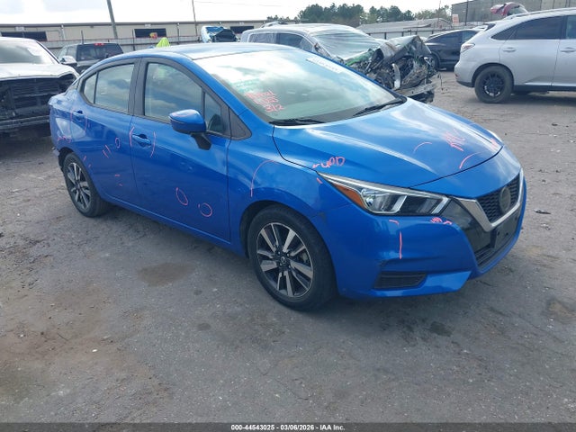 Salvage Nissan Versa Image