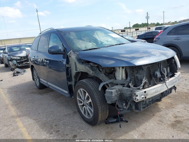 Salvage Nissan Pathfinder Image