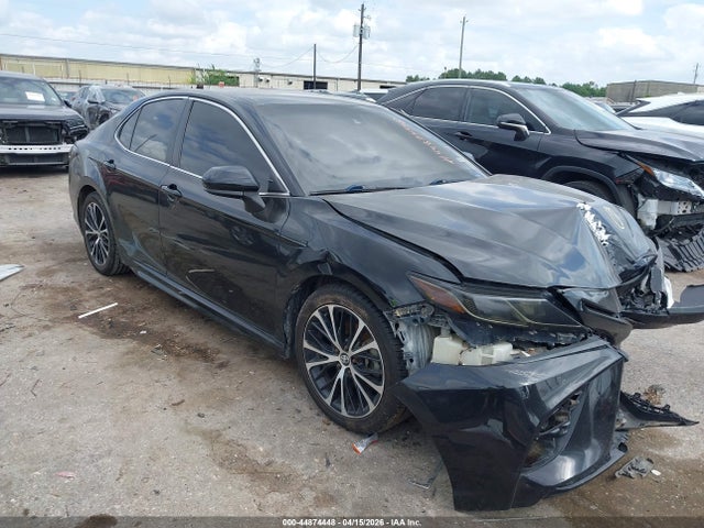 Salvage Toyota Camry Image
