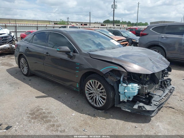 Salvage Toyota Avalon Image