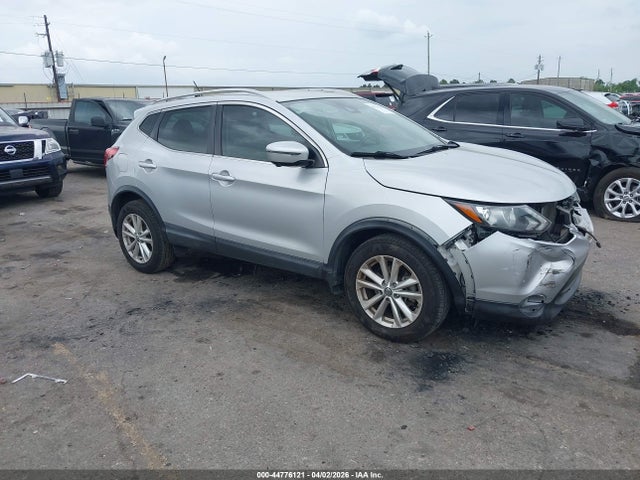 Salvage Nissan Rogue Image
