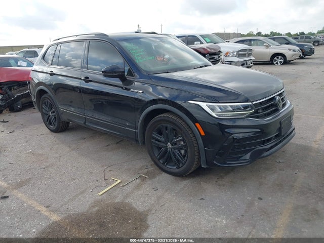 Salvage Volkswagen Tiguan Image