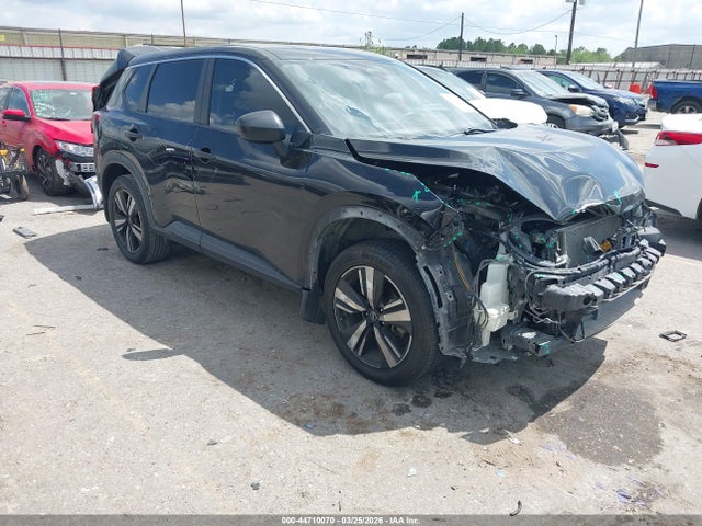 Salvage Nissan Rogue Image