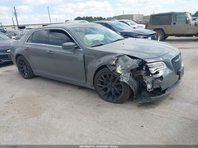 Salvage Chrysler 300 Image