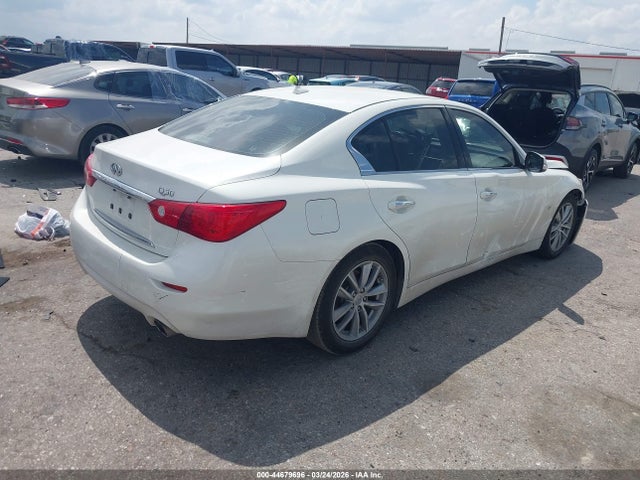 INFINITI Q50 Premium