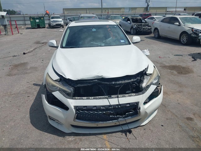 INFINITI Q50 Premium