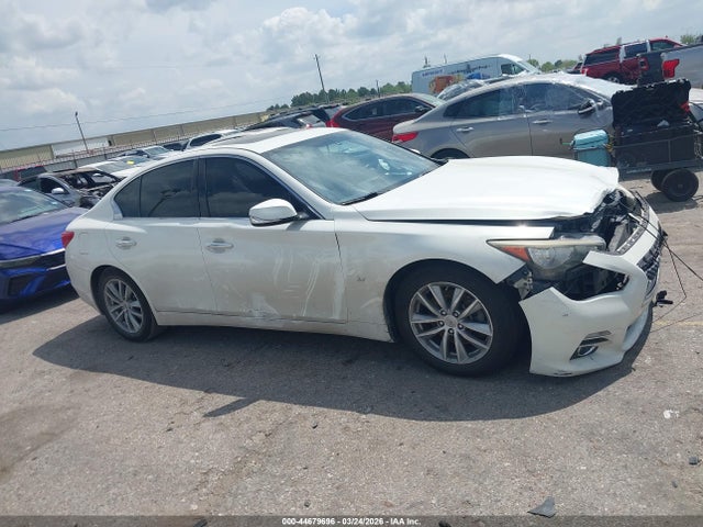 INFINITI Q50 Premium