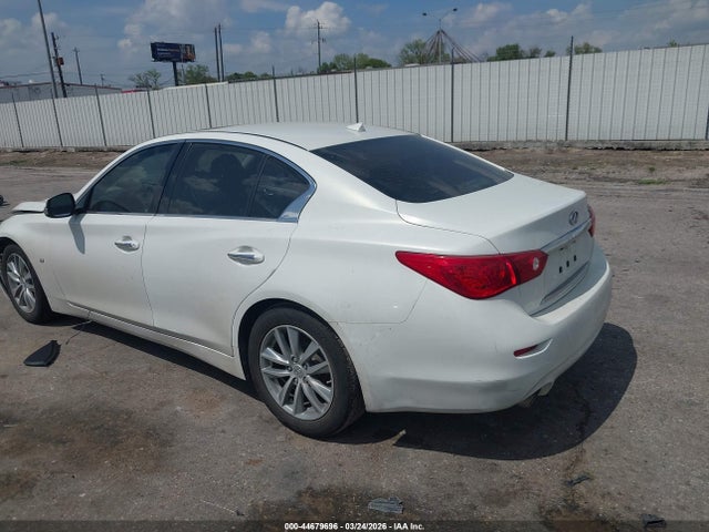 INFINITI Q50 Premium