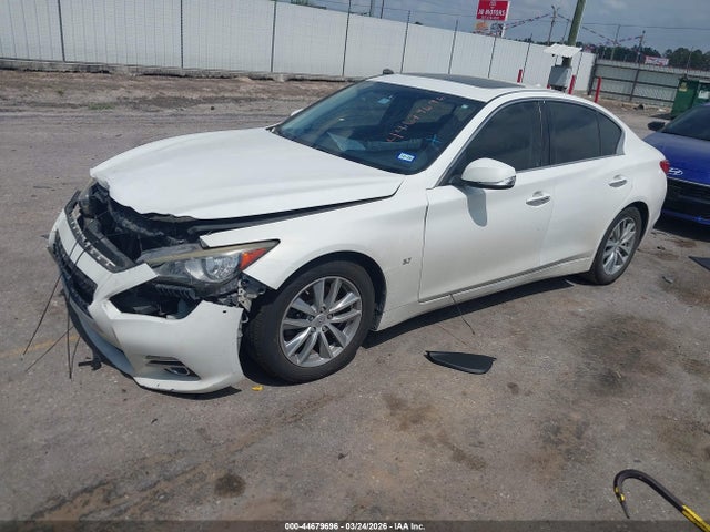 INFINITI Q50 Premium