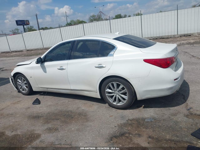 INFINITI Q50 Premium
