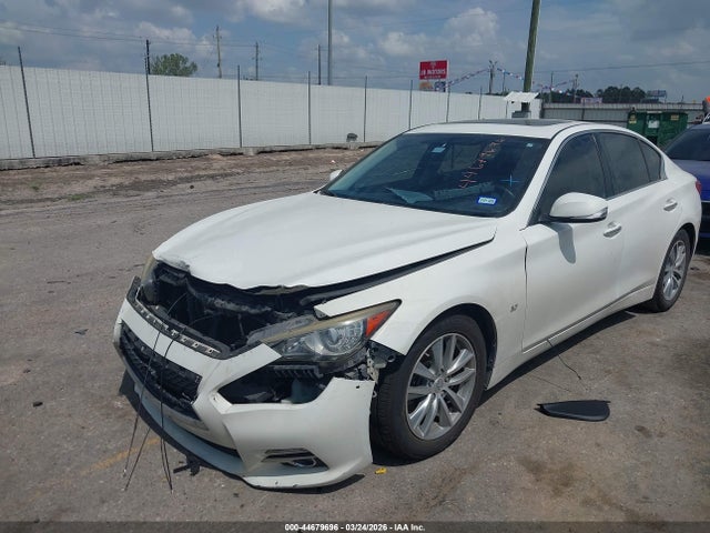 INFINITI Q50 Premium